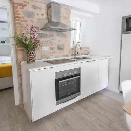 Apartment Sps *